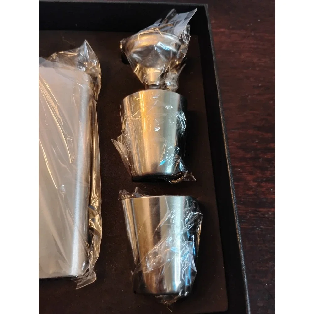 Stainless Steel Hip Flask Gift Set 8oz with 2 Shot Glasses and Funnel Silver